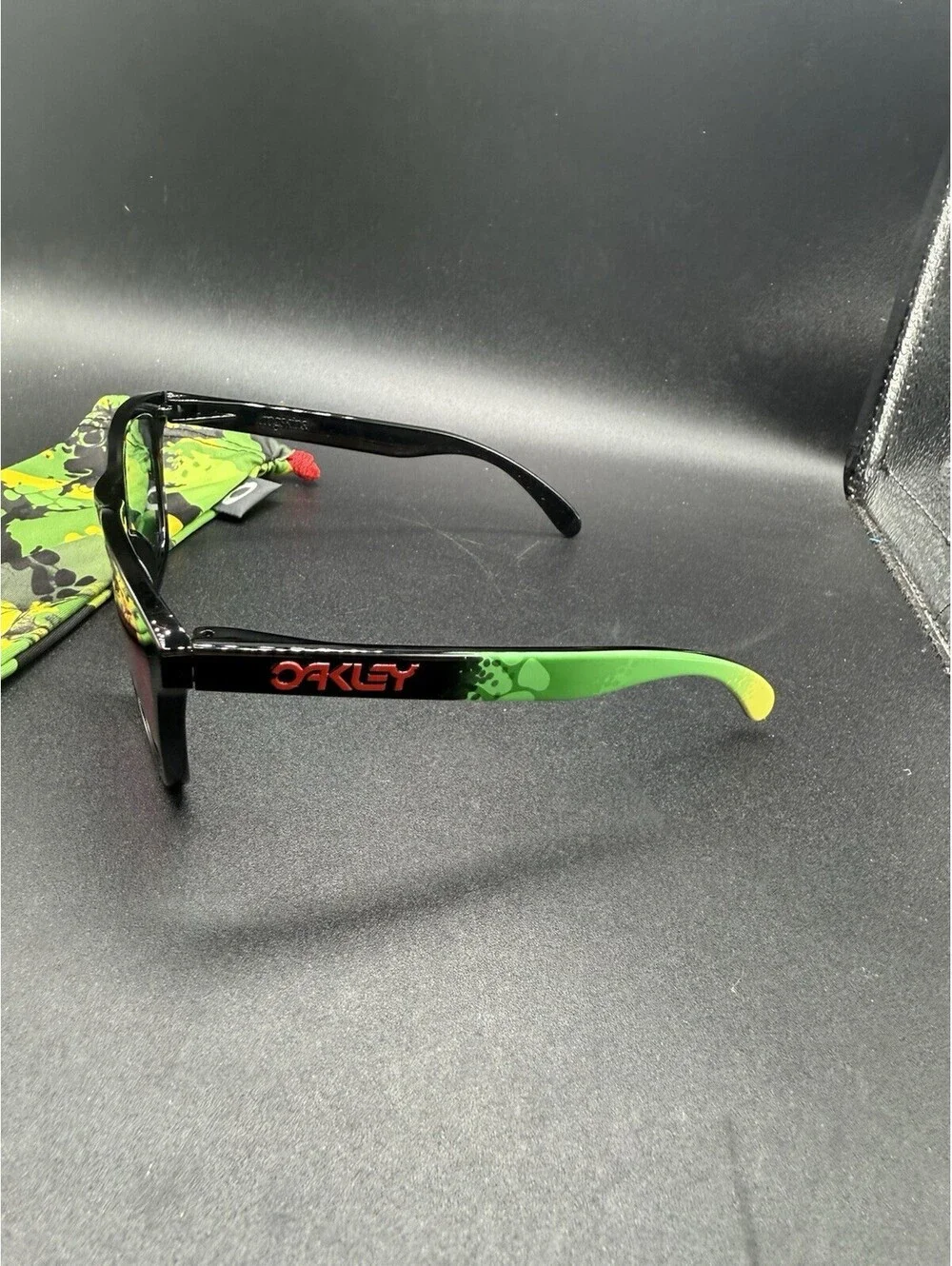 Oakley Frogskin Jupiter Camo Polished Black/+Red Iridium 24-254